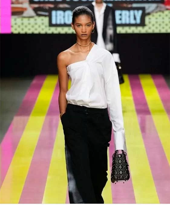 Лайфхак для модниц: стилистка показала, как бюджетно воссоздать образ из новой коллекции Dior