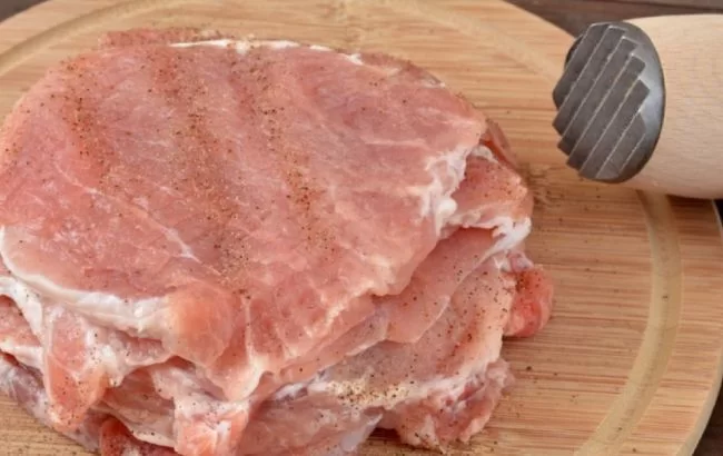 Как легко порезать мясо без шума и беспорядка на кухне