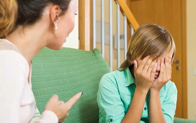 7 признаков токсичных родителей, которые портят жизнь детям, даже не осознавая этого