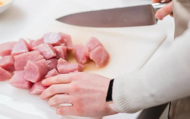 Как нарезать мясо, чтобы шашлык был вкусным и сочным: советы от кулинаров
